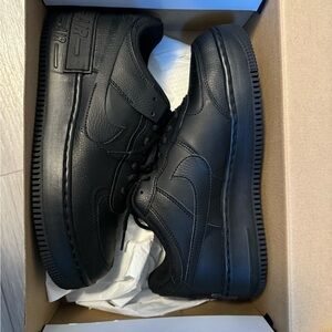 BEAND NEW BLACK NIKE AIR FORCE 1
